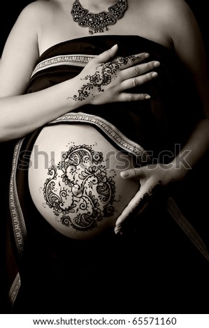 Henna Tattoos Pregnant Belly on First Reykjavik Tattoo And Rock Festival Photo By Skari
